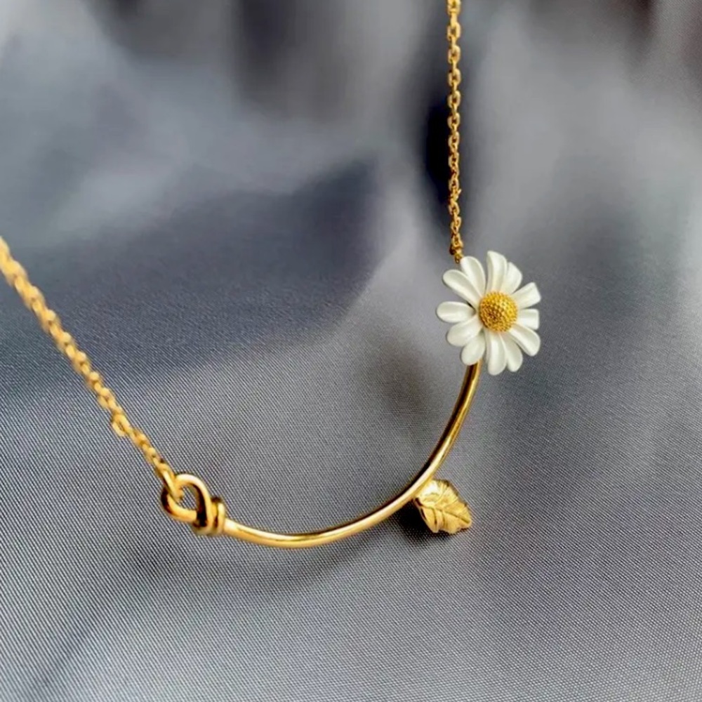 Daisy White Flower Necklace